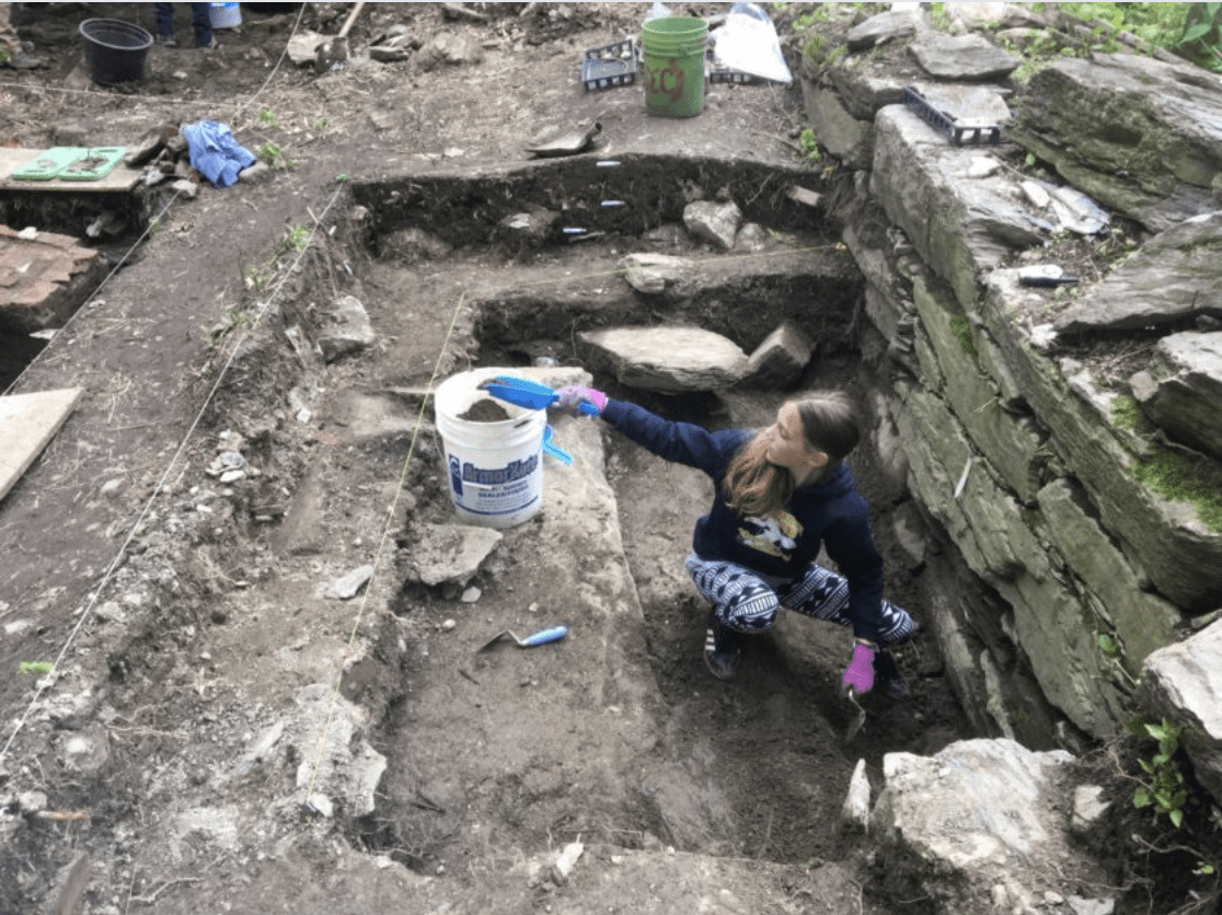 American veterans, archaeological dig